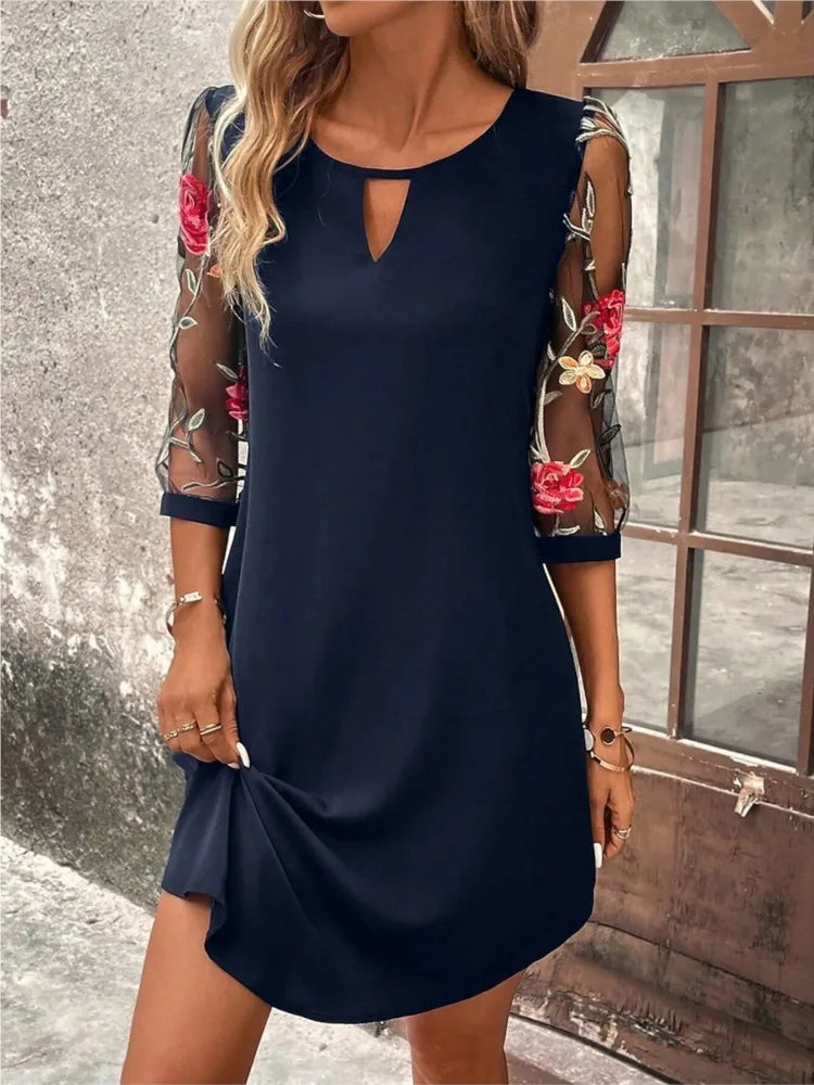 Vestido Casual Nidóre com Detalhes Florais