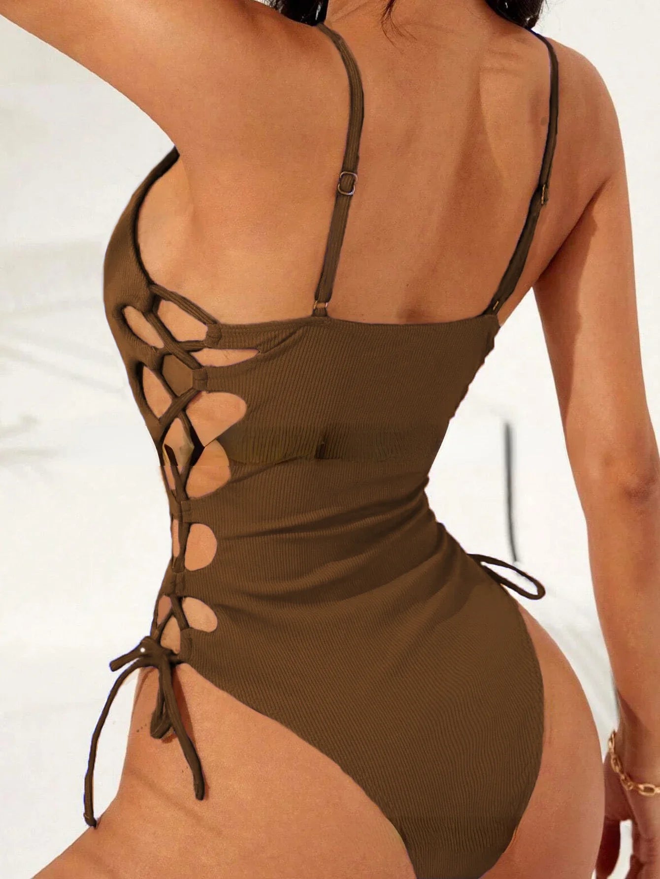 Fato de Banho Nidóre Side-Lace – Elegância e Ousadia