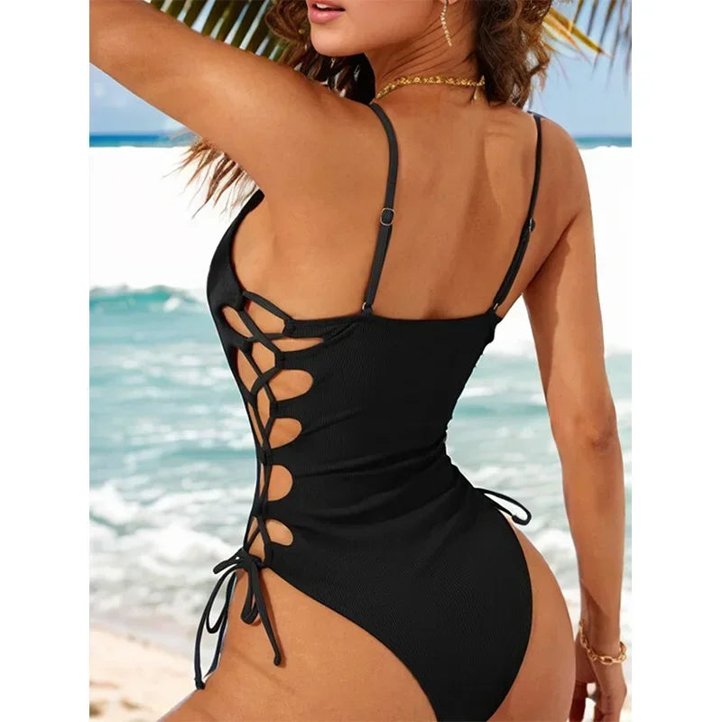 Fato de Banho Nidóre Side-Lace – Elegância e Ousadia