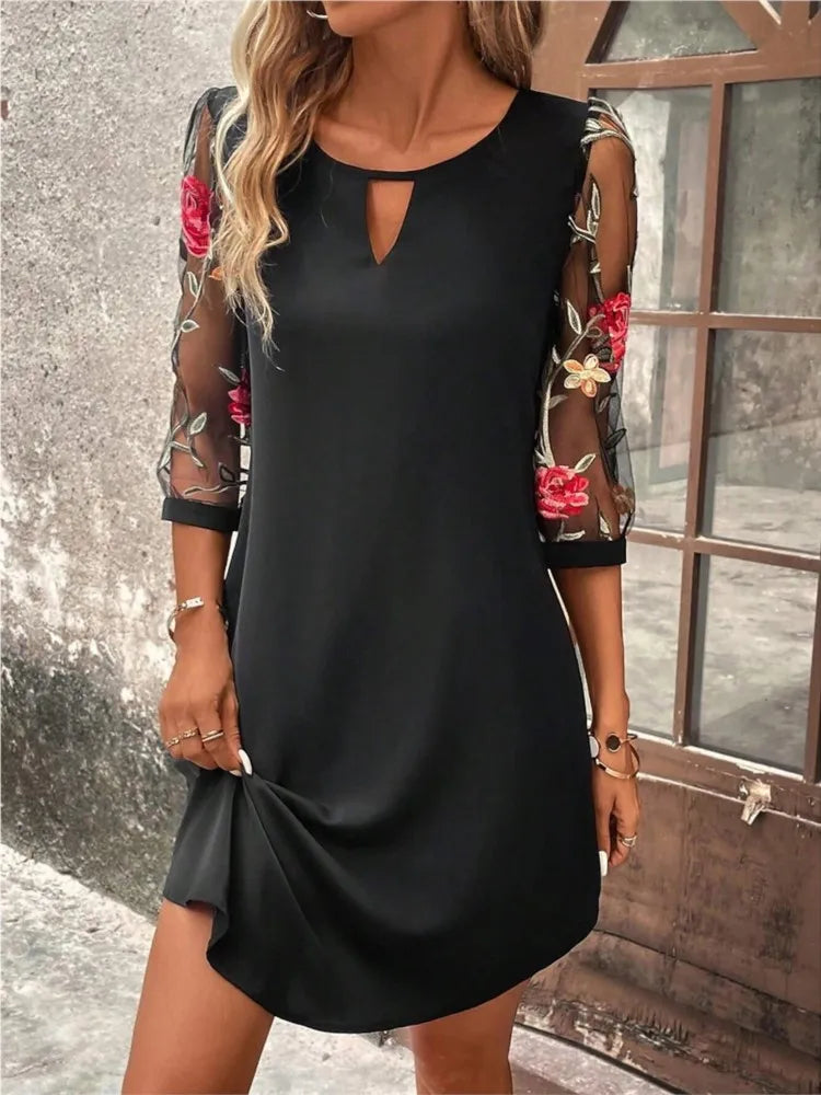 Vestido Casual Nidóre com Detalhes Florais