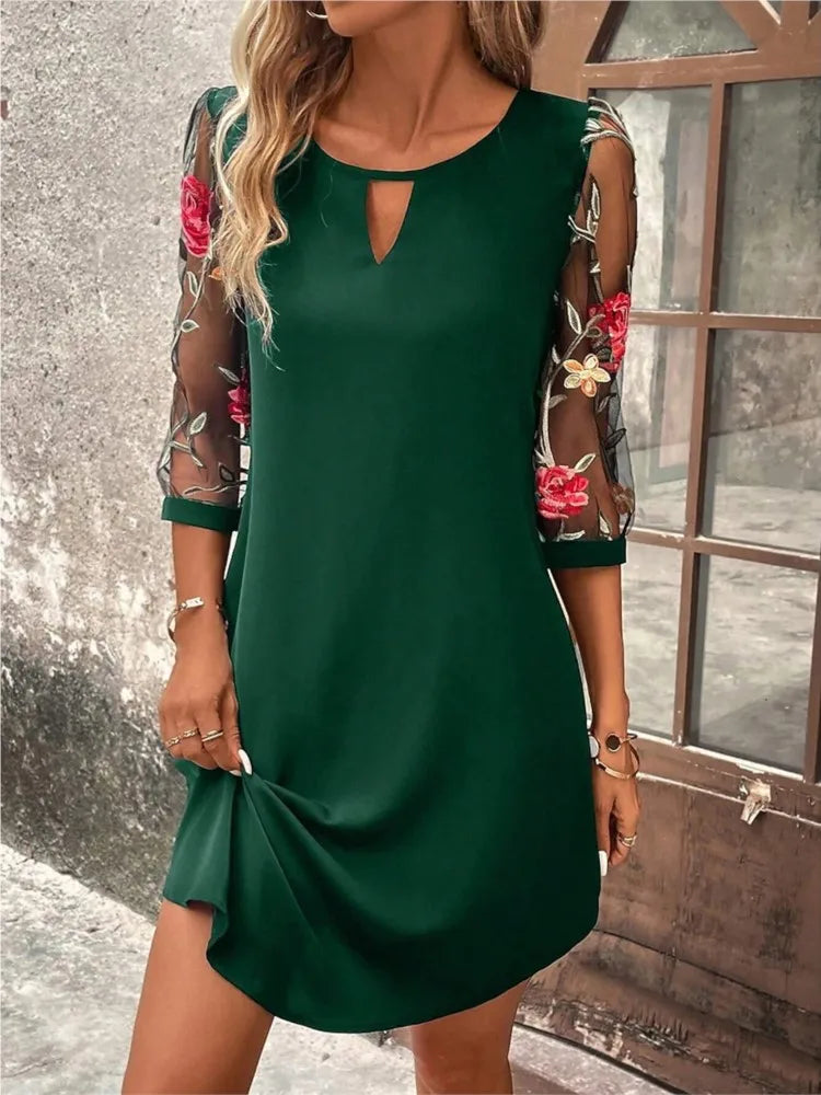 Vestido Casual Nidóre com Detalhes Florais
