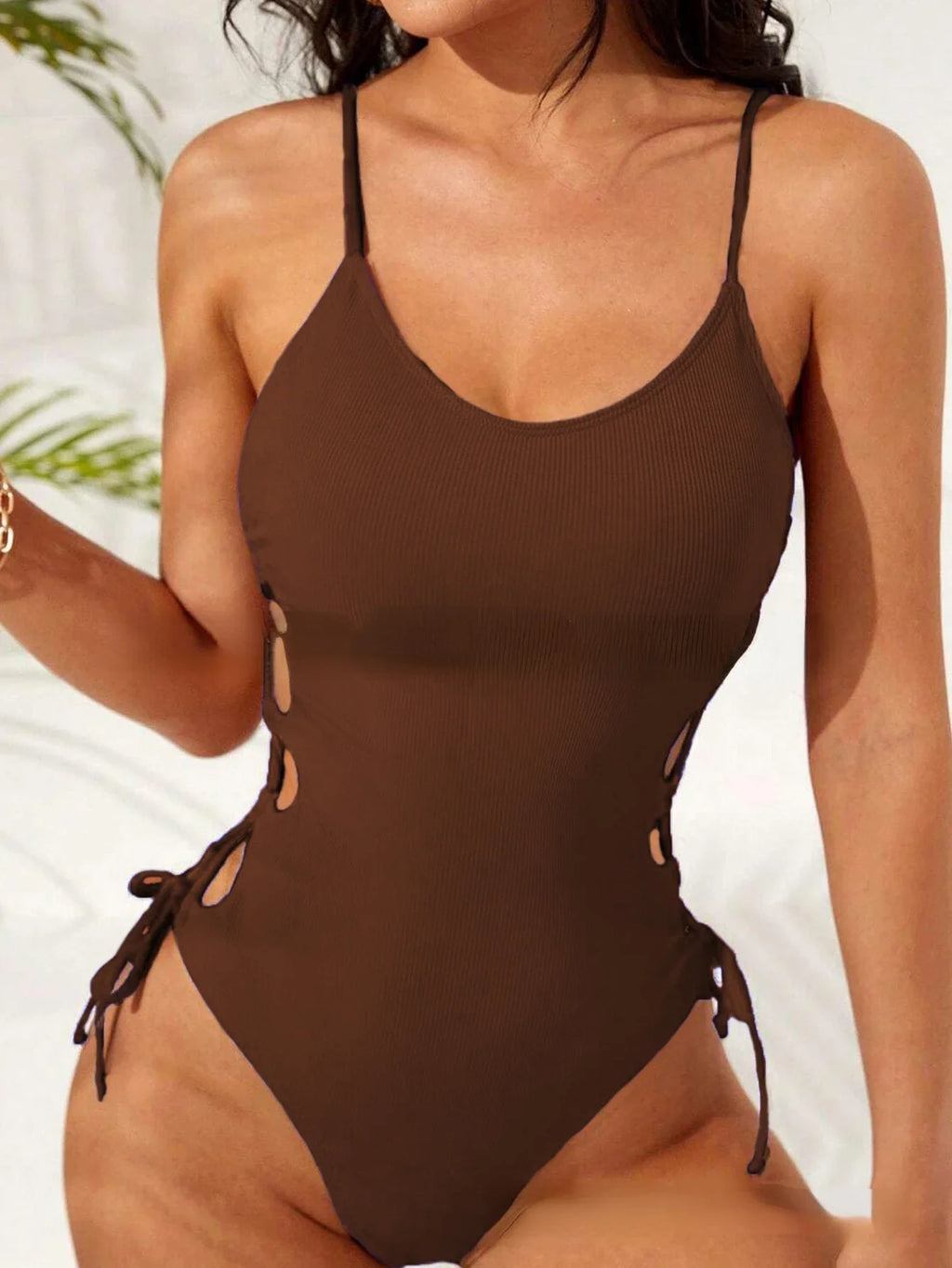 Fato de Banho Nidóre Side-Lace – Elegância e Ousadia