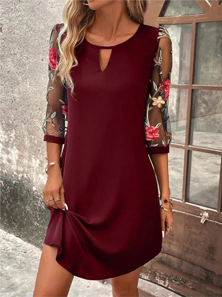 Vestido Casual Nidóre com Detalhes Florais
